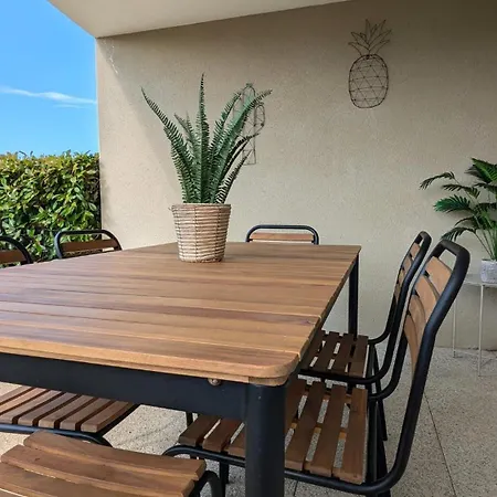 Joli Rez De Jardin Piscine Aigues-Mortes